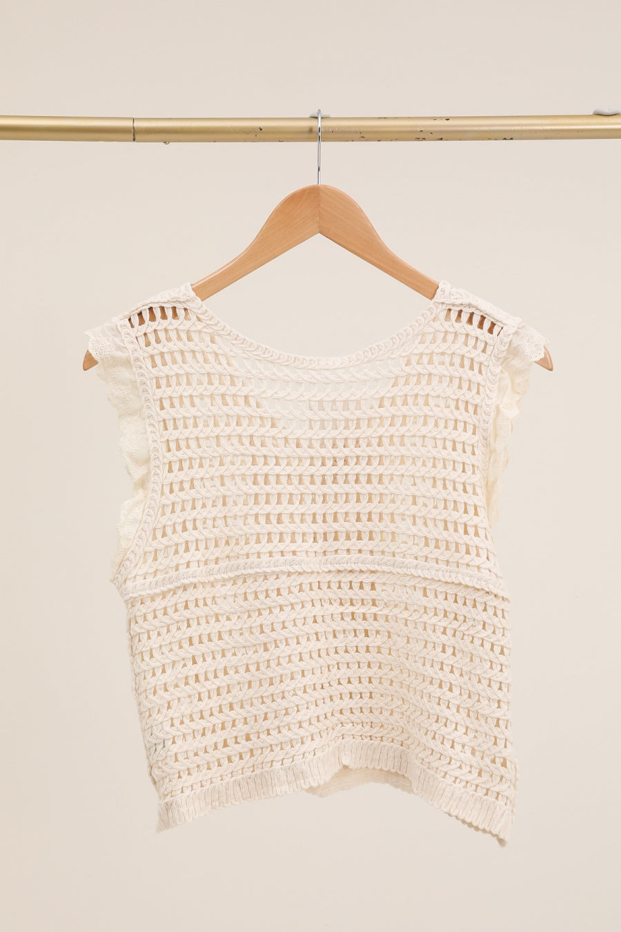 Gilet Camille – Top crochet femme boutonné sans manches